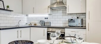 Stylish stay Ware town + parking