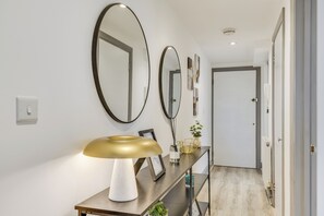 Interior - Stylish stay Ware town + parking (Ware)