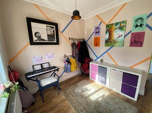 Interior - Large & Colourful, Family 4BD with Kids Playground (Dublin)