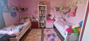 Room - Large & Colourful, Family 4BD with Kids Playground (Dublin)