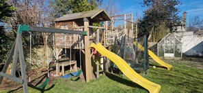 Children's area - Large & Colourful, Family 4BD with Kids Playground (Dublin)