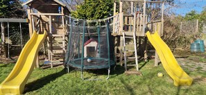 Children's area - Large & Colourful, Family 4BD with Kids Playground (Dublin)