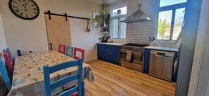 Dining - Large & Colourful, Family 4BD with Kids Playground (Dublin)