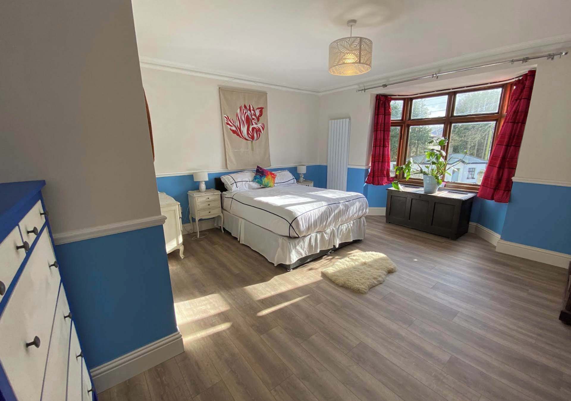 4 bedrooms, iron/ironing board, Internet, bed sheets