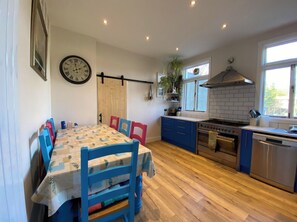 Dining - Large & Colourful, Family 4BD with Kids Playground (Dublin)