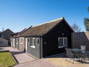 Cottage | Outdoor dining - Driftwood (Lowestoft)