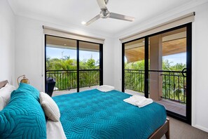 5 bedrooms, iron/ironing board, WiFi, bed sheets