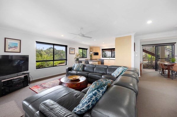 TV - 5BR Coastal Escape, Walk to Peregian Beach! (Peregian Beach)