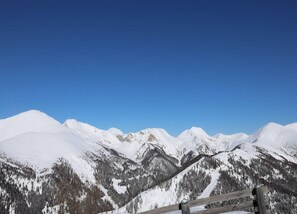 House | Pemandangan dari hartanah