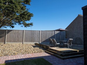 Outdoor dining - The Cove (Lowestoft)