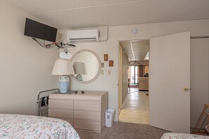 1 bedroom, iron/ironing board, free WiFi