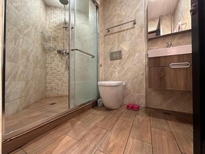 Dusche, Handtücher, Seife, Toilettenpapier