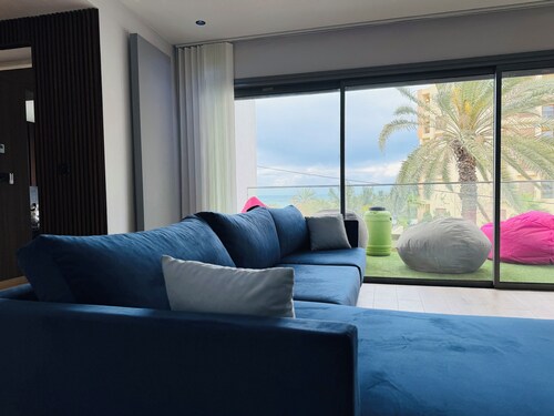 Sea View modern Apartment with a pool