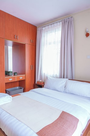 3 habitaciones, tabla de planchar con plancha y wifi gratis 