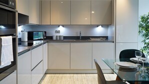 Apartemen, pemandangan sungai | Dapur pribadi