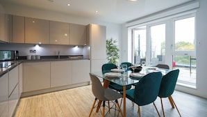 Apartemen, pemandangan sungai | Dapur pribadi
