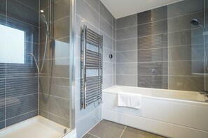 Apartment, River View | Bathroom - Serenity by the Water 3 bedroom London (Isleworth)