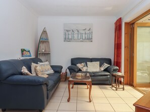 Living area - 8 Chestnut Drive (Brixham)