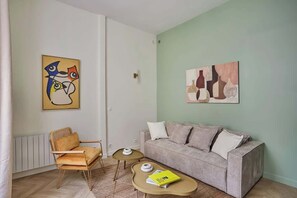 Téléviseur, bureau