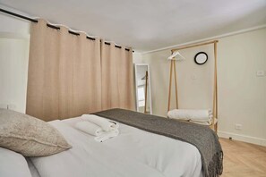 2 chambres, fer et planche à repasser, Wi-Fi, draps fournis