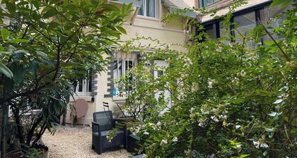 Love House - Real Parisian house and courtyard