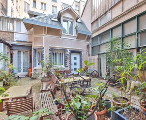 Outdoor dining - Love House - Butte aux Cailles (Paris)
