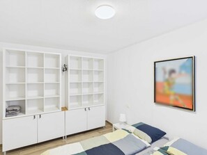 2 bedrooms, desk, travel cot, WiFi