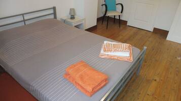 5 chambres, fer et planche à repasser, lit parapluie, Wi-Fi