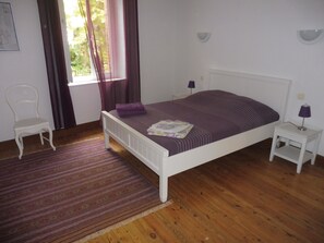 5 bedrooms, iron/ironing board, travel crib, WiFi