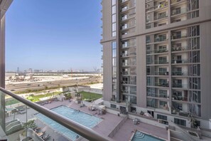 Property grounds - Free housekeeping visits during your stay - StayShort - Lavish 1BR Apartment in Sobha Creek Vistas Reserve (Meydan)