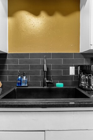 冰箱、微波炉、烤箱、炉灶