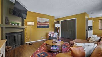 Smart TV, fireplace