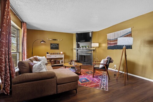 Joplin Avenue Junction: Two Bedroom Duplex