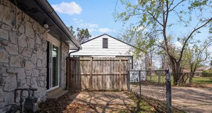 Joplin Avenue Junction: Two Bedroom Duplex
