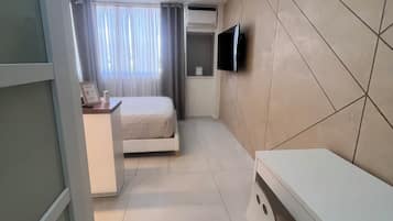 1 habitación, tabla de planchar con plancha y wifi gratis