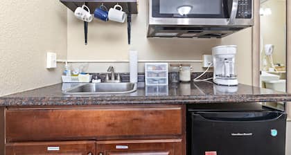 Private and cozy apartment in small town Kansas!