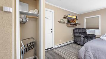 1 bedroom, iron/ironing board, WiFi, bed sheets