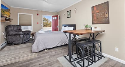 Private and cozy apartment in small town Kansas!