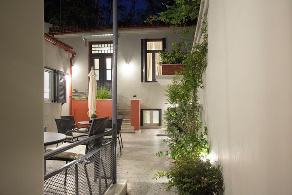 Standard Apartment, Garden View | Garden view