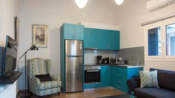 Apartamento standard, vista para o jardim | Cozinha privada | Geladeira, fogão, lava-louças, cafeteira/chaleira