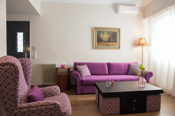 Standard Apartment | Living area - Vol3 (Athens)