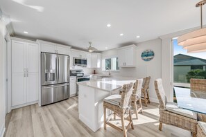 Fridge, microwave, oven, stovetop - Island Beach Club 320E – Your Perfect Sanibel Island Retreat (Sanibel)