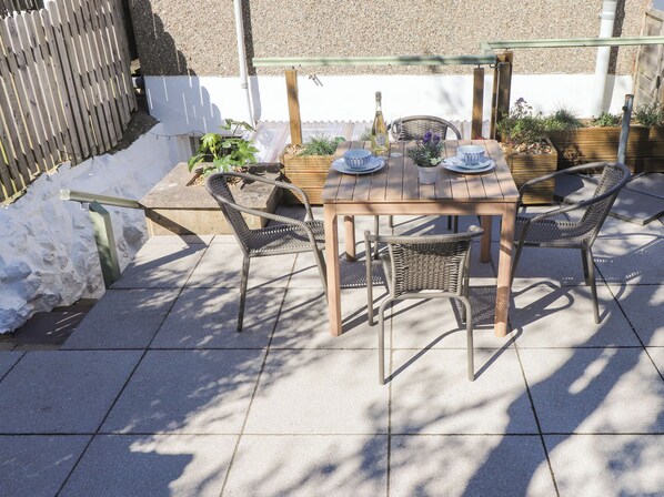 Cottage | Outdoor dining