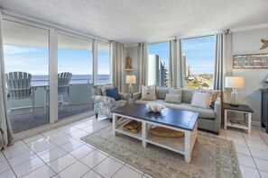 Smart-TV, Bücher, Stereoanlage