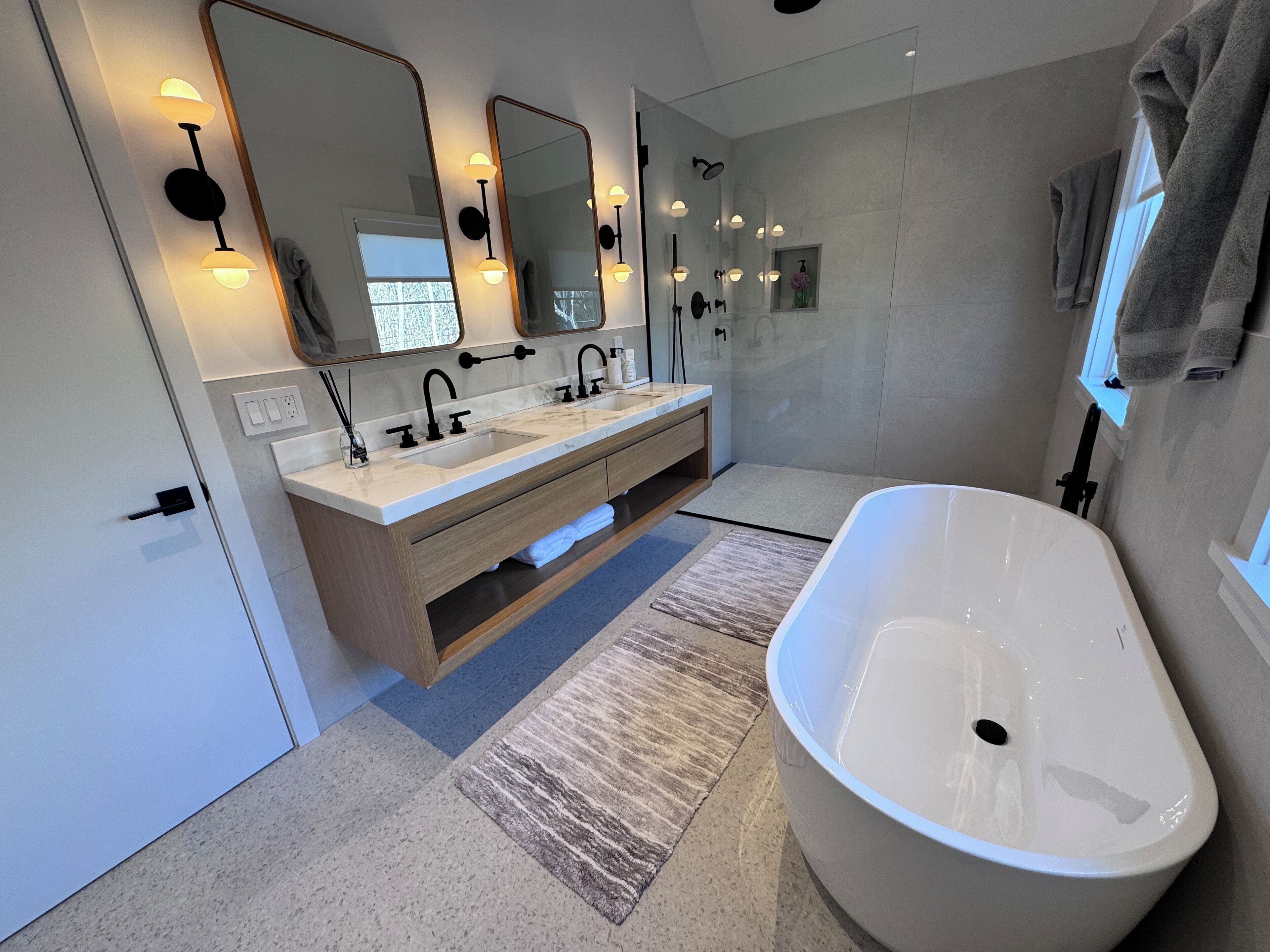 Dusche, Handtücher, Seife, Toilettenpapier