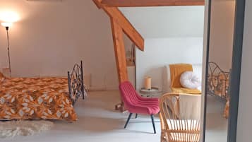 2 Schlafzimmer, Schreibtisch, Bügeleisen/Bügelbrett, Reisekinderbett