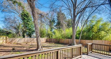 3 Mi to Downtown Atlanta: Bright & Modern Home!
