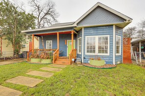 House (3 Bedrooms) | Interior - Artsy Bungalow w/ Yard in Dtwn San Antonio (San Antonio)