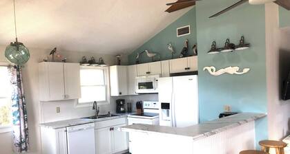 Quaint 4-bedroom cottage in Nags Head located just minutes from white silky sand
