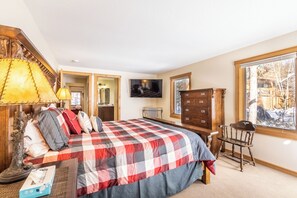 5 Schlafzimmer, Bügeleisen/Bügelbrett, Reisekinderbett, WLAN